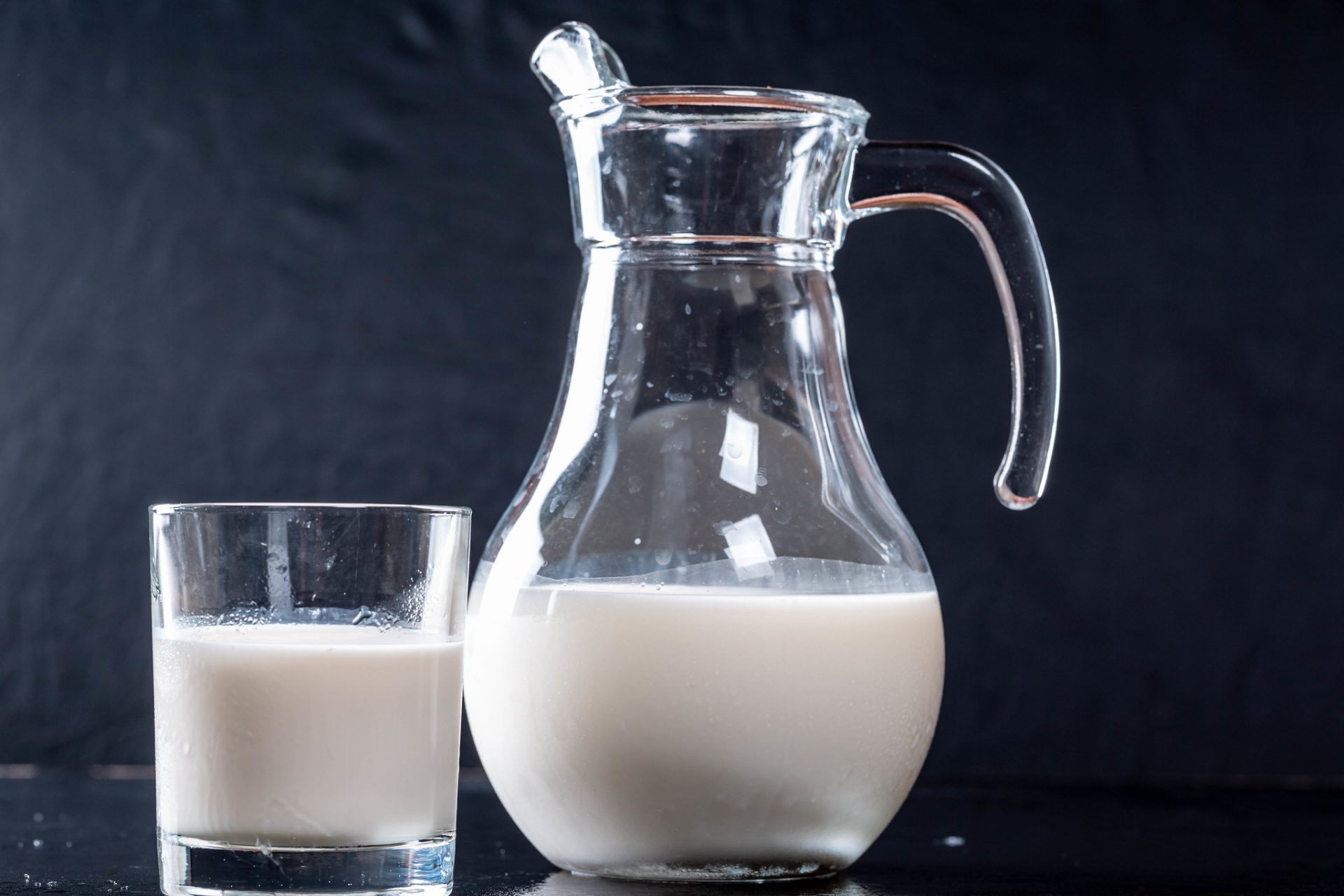 فوائد شرب الحليب للبشرة
